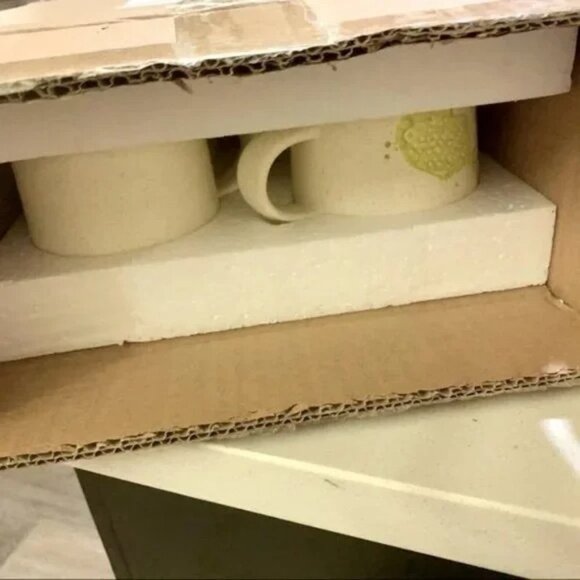 Anthropologie Set of 4 Ivory Beige Speckled Green Tetra Fish Ceramic Mugs - Picture 7 of 7